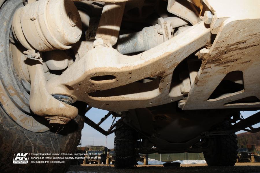 Детали интерьера Oshkosh M-ATV 2009 года  (фото 311 из 676)